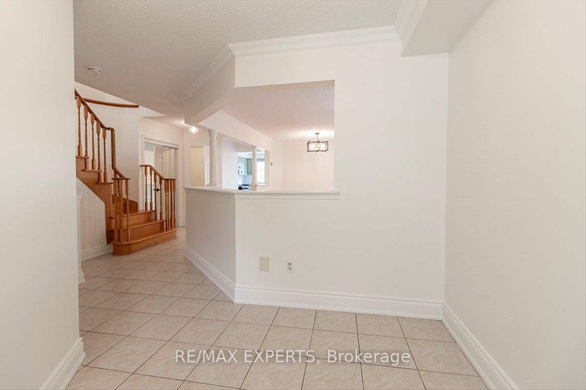 104 Echo Ridge Crescent