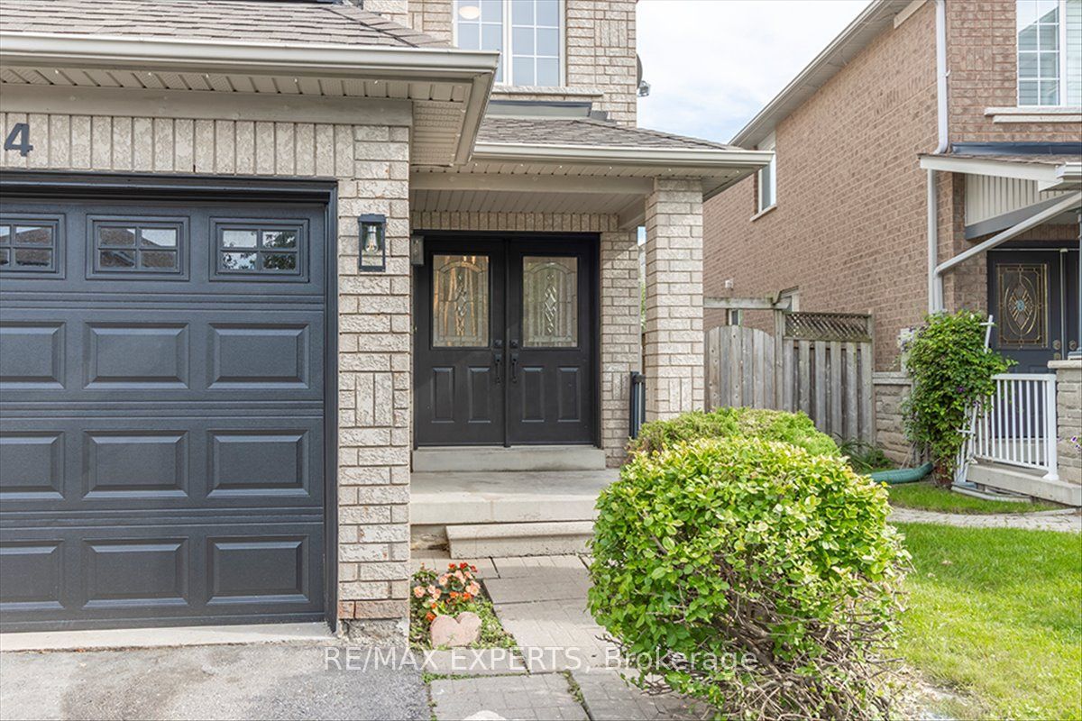 104 Echo Ridge Crescent