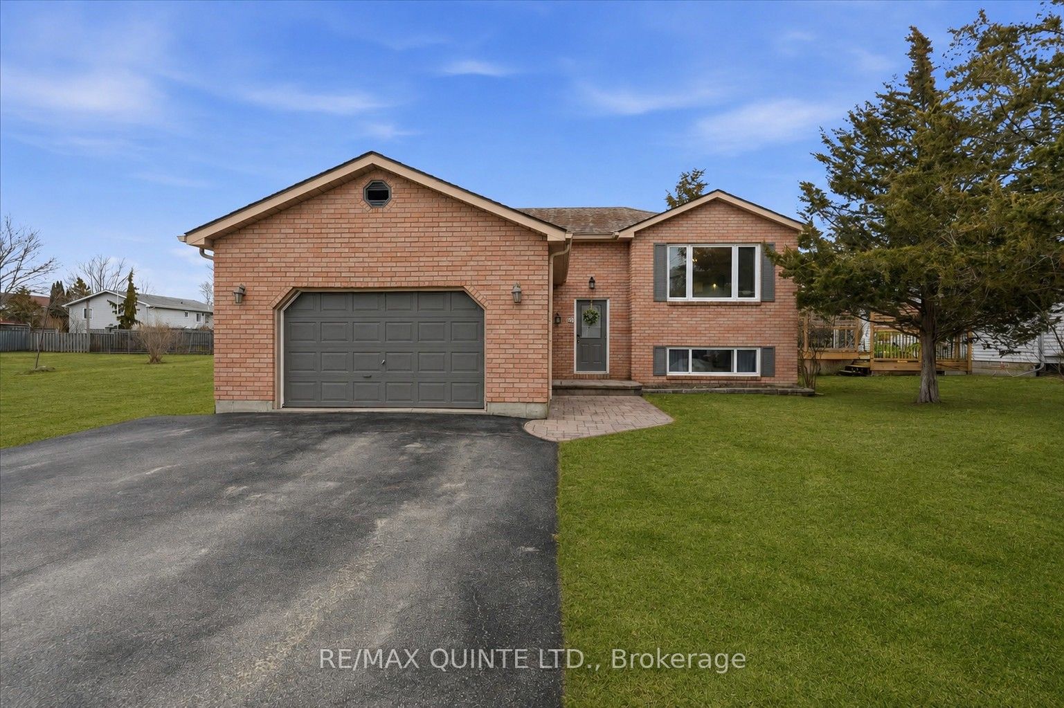 Photo 1 of 39 — 4 Harbourview Crescent, Prince Edward County, ON K0K 3L0