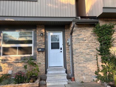 Photo of 641 Woodward Avenue, Milton, ON L9T 3K4 (MLS # W12461932)