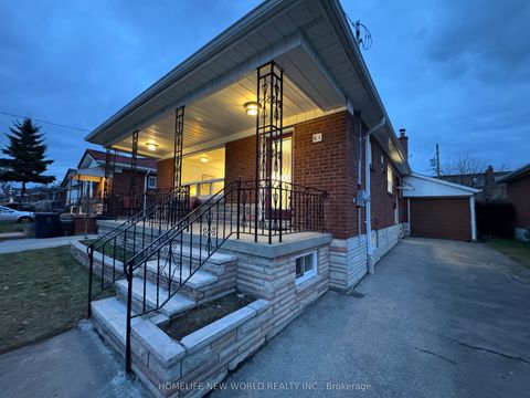 61 Gilroy Drive Toronto ON M1P 2A2