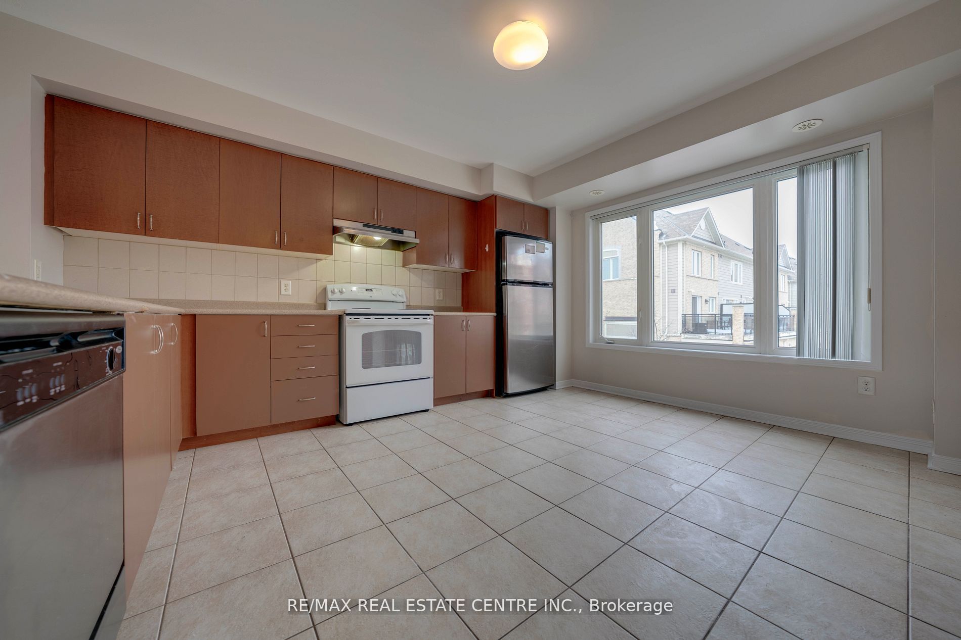 3050 Erin Centre Boulevard 7