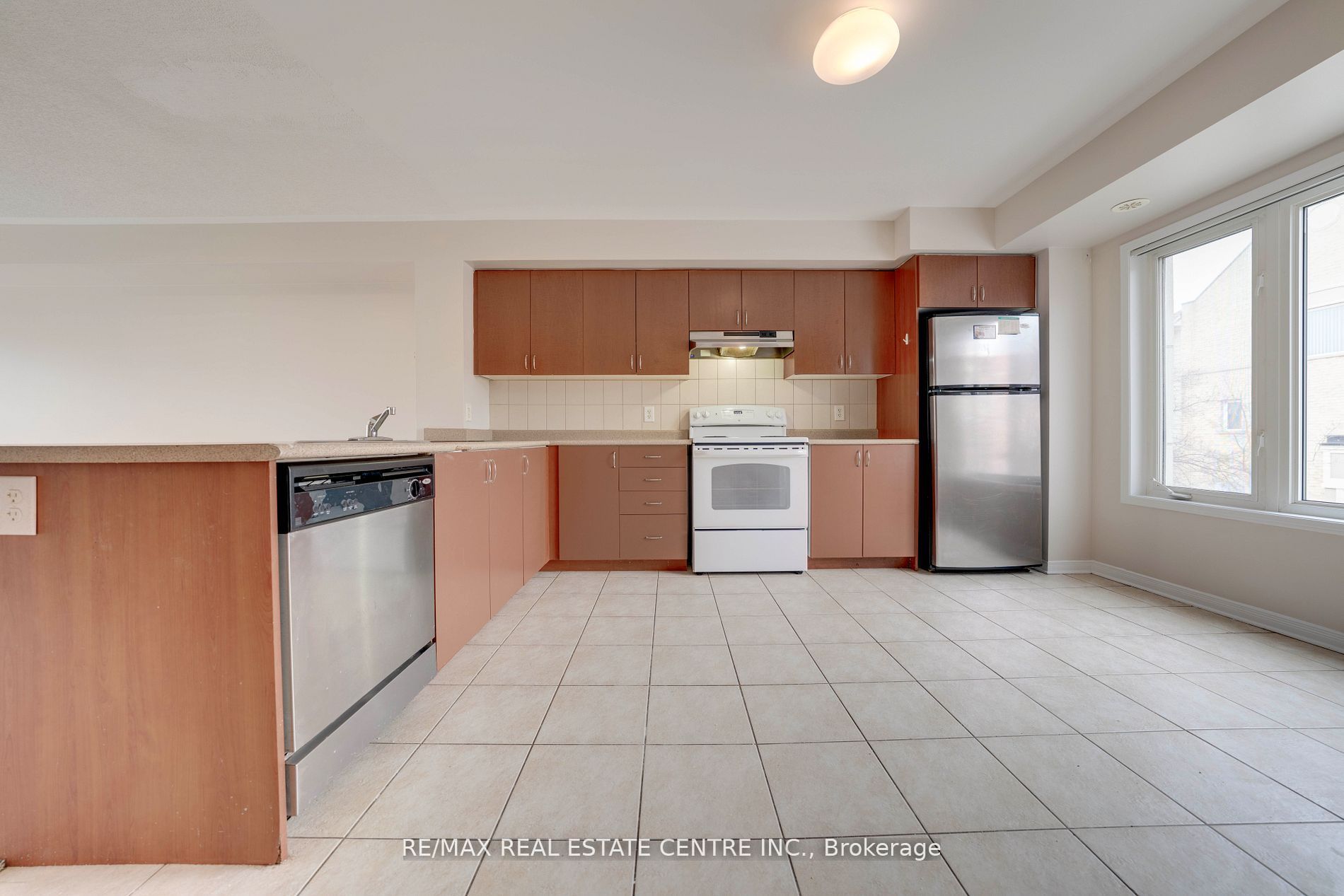 3050 Erin Centre Boulevard 7