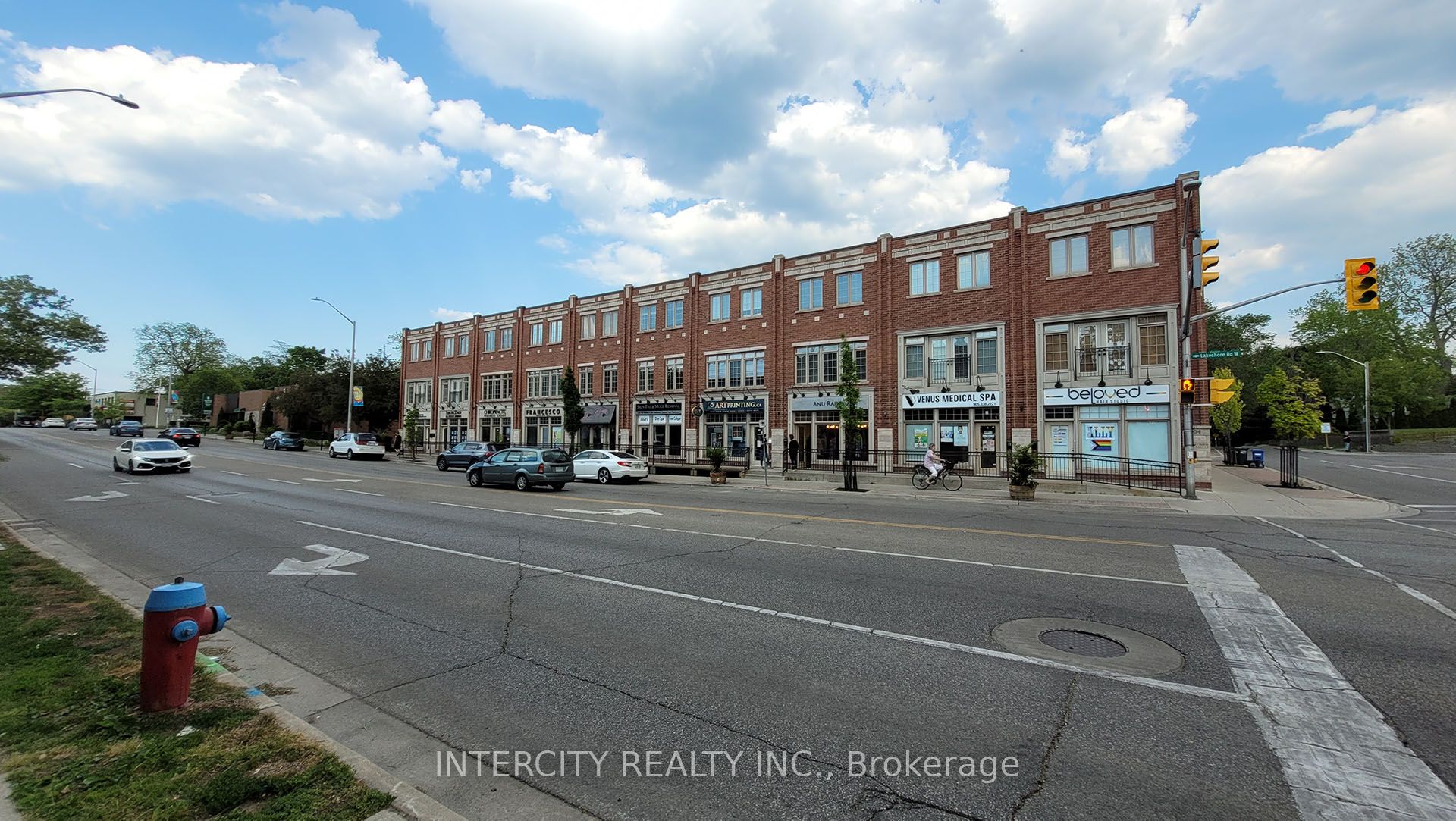 86 Lakeshore Road W