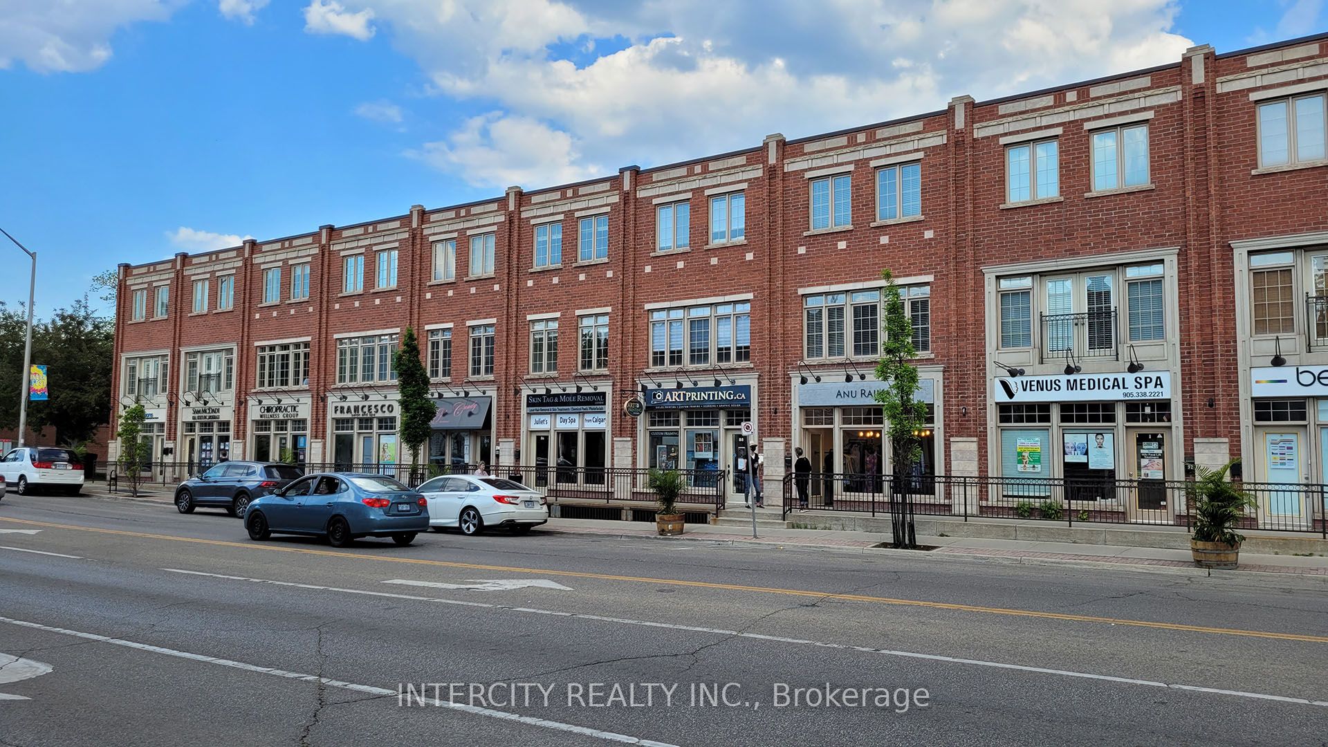 86 Lakeshore Road W