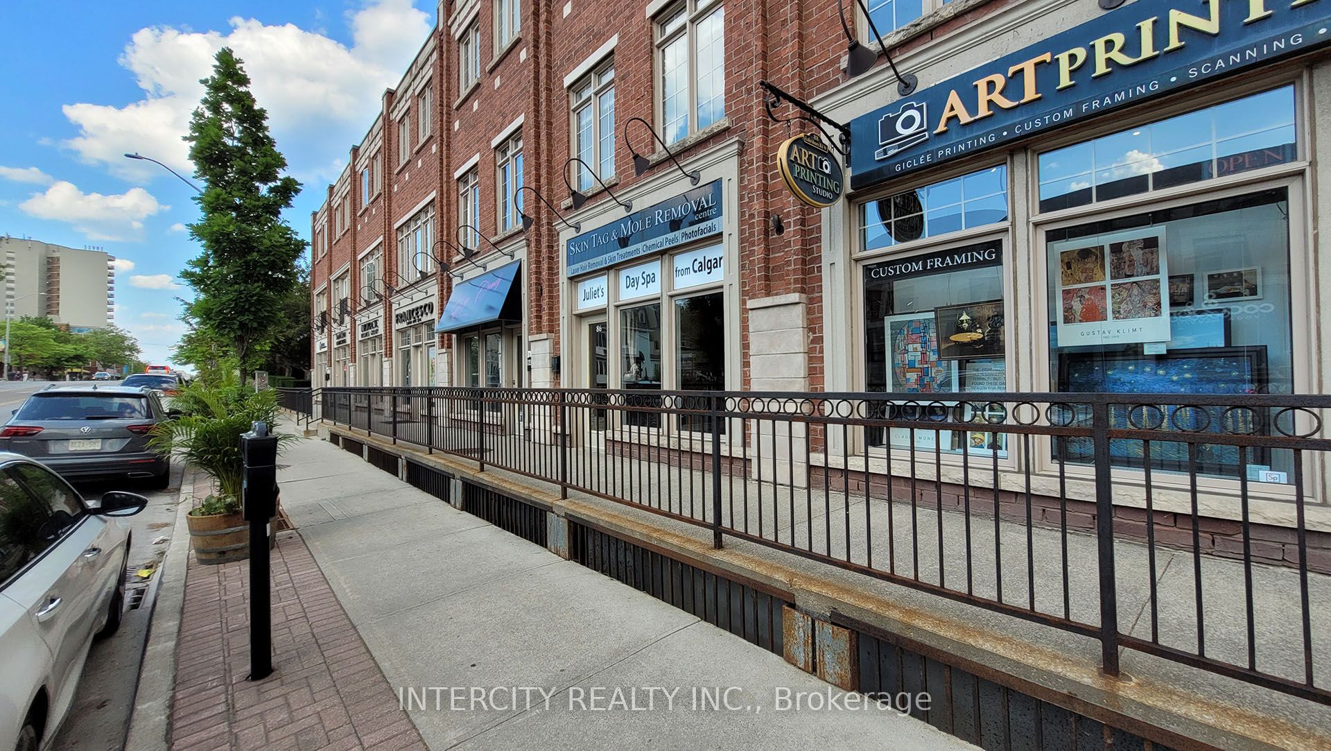 86 Lakeshore Road W
