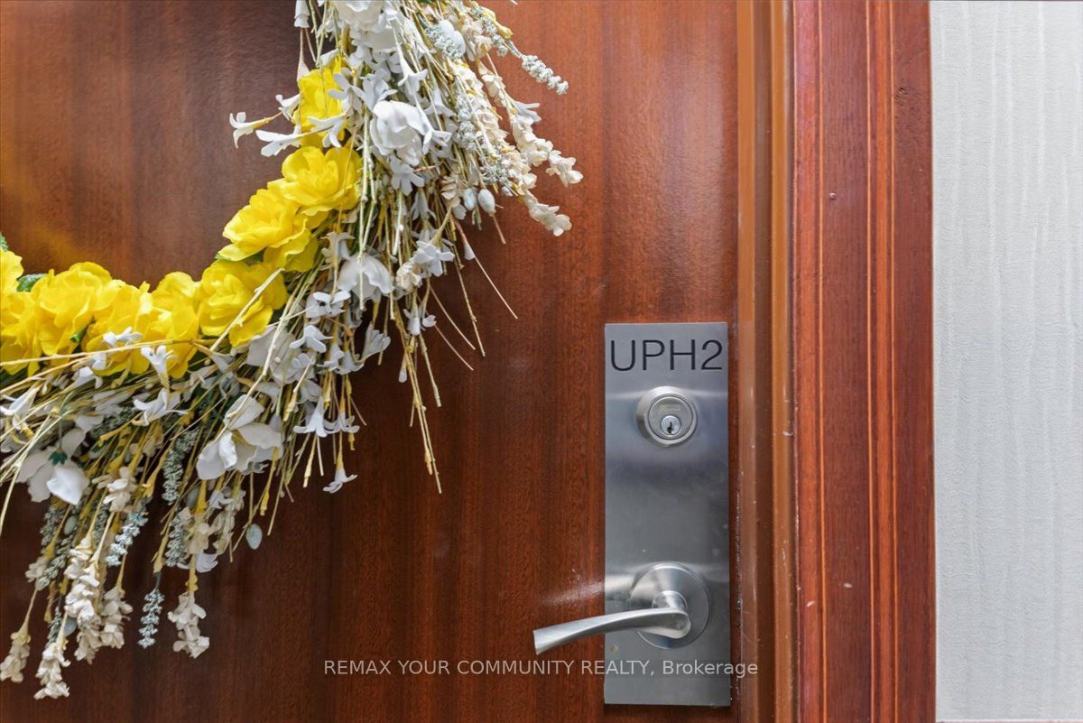 880 Dundas Street UpH 02