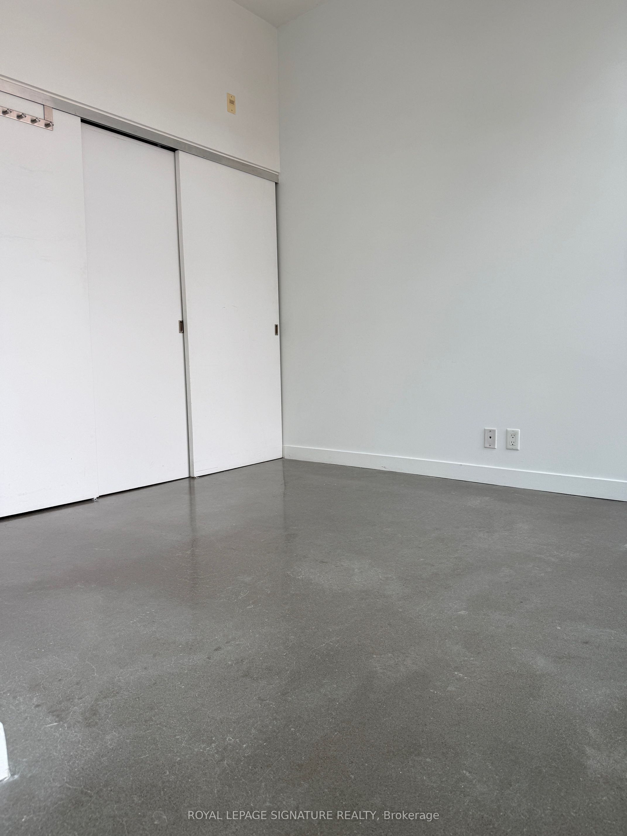 625 Queen Street E 211