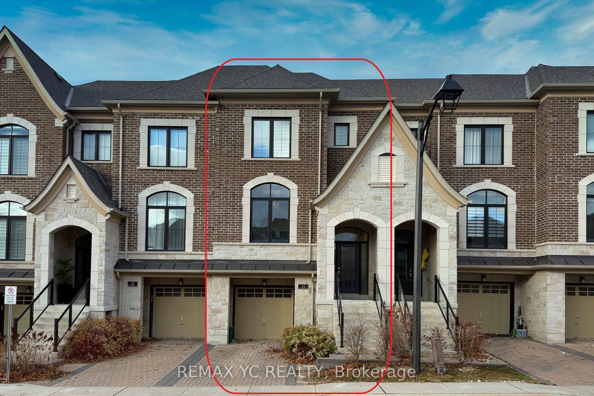 Photo 1 of 49 — 33 Duncombe Lane, Richmond Hill, ON L4C 1C2