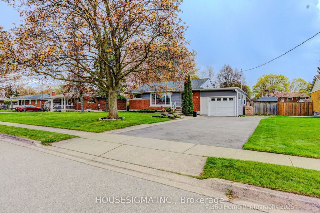 Photo of 47 Sunset Boulevard, Cambridge, ON N1S 1A8 (MLS # X13114576)