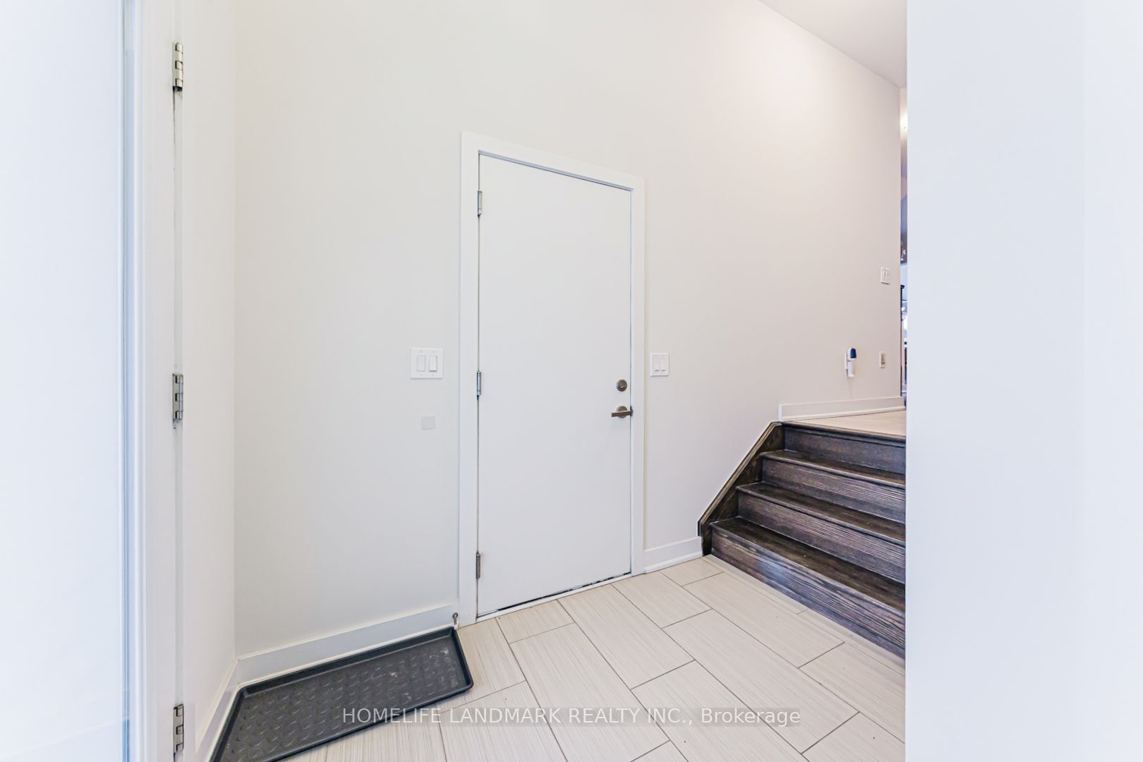 62 Helliwell Crescent