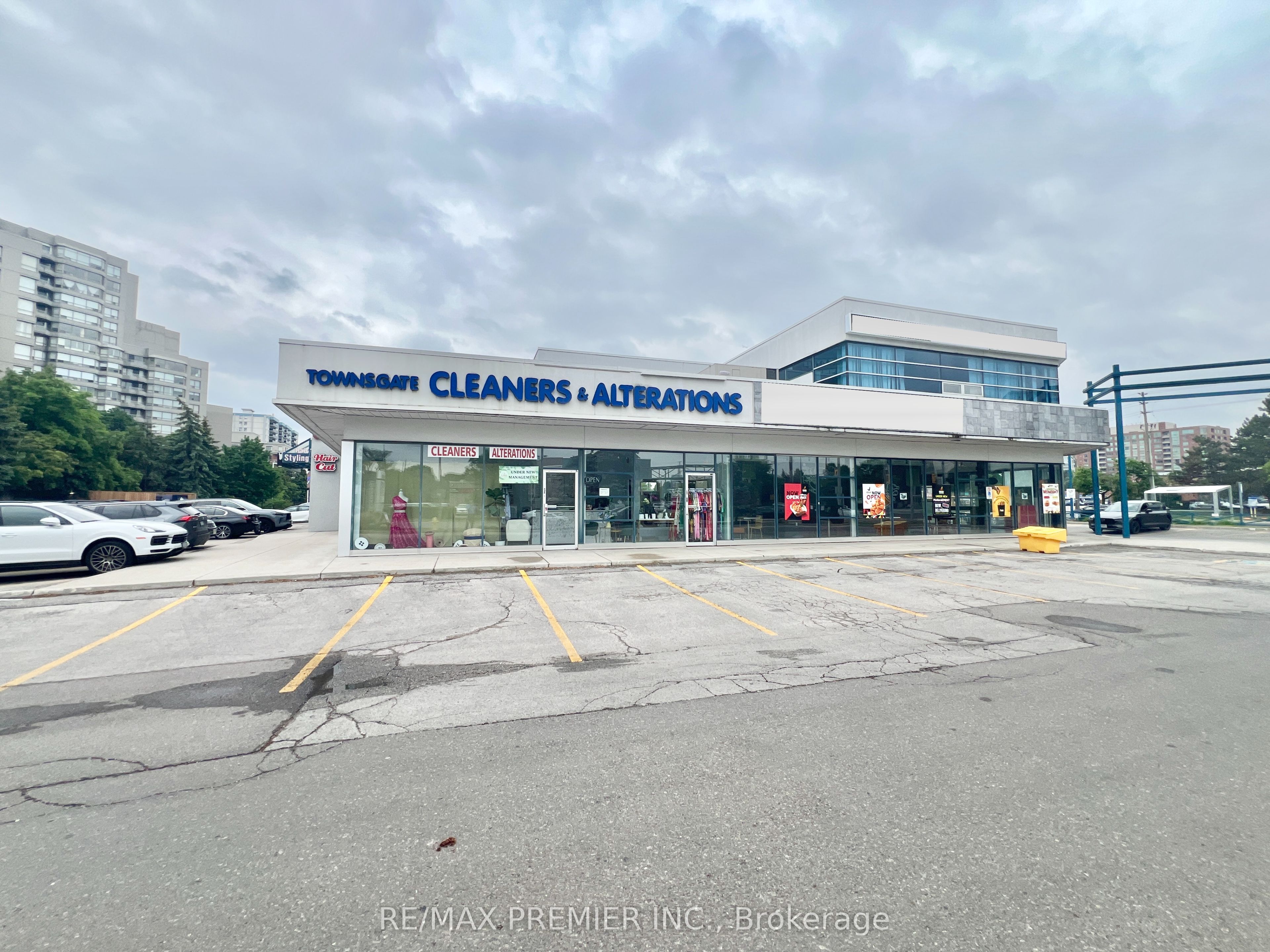 Photo 1 of 2 — 7077 Bathurst Street 7, Vaughan, ON L4J 2J6