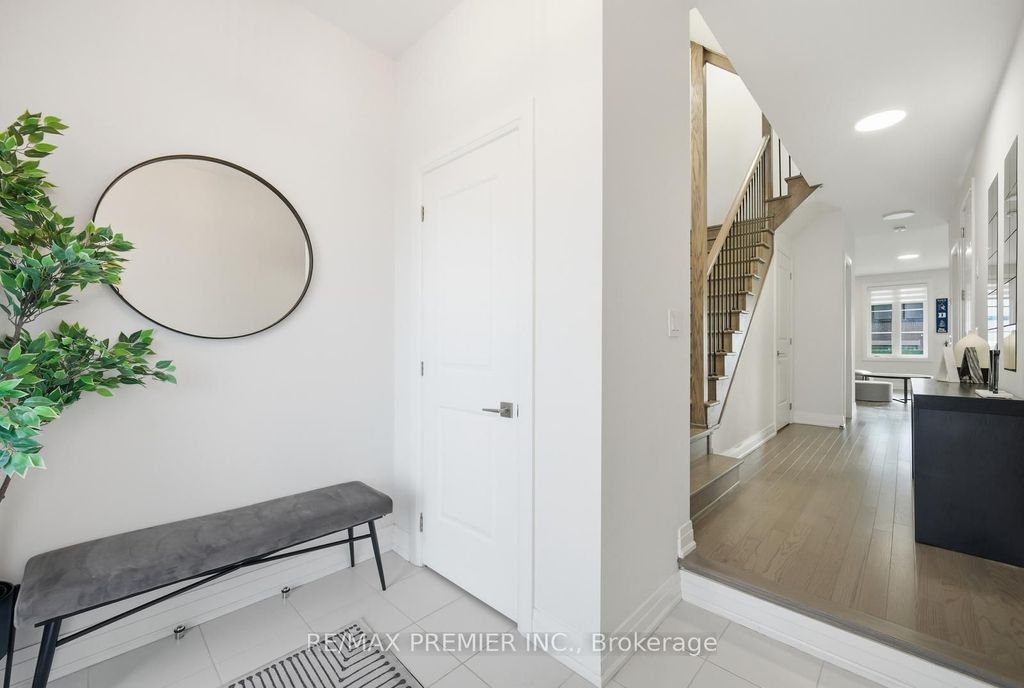 Photo of 229 Vermont Avenue, Newmarket, ON L3X 0M6 (MLS # N12577816)