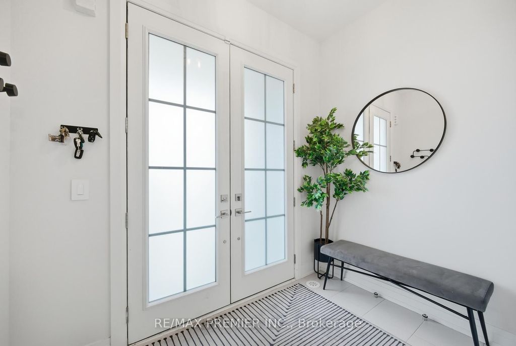 Photo of 229 Vermont Avenue, Newmarket, ON L3X 0M6 (MLS # N12577816)