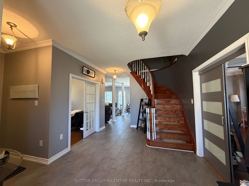 Photo of 422 Mapleton Avenue, Barrie, ON L4N 0Z8 (MLS # S12986020)