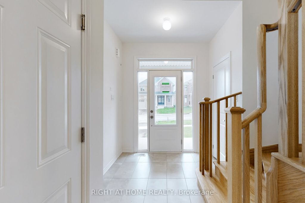 Photo of 40 Ainslie Hill Crescent, Georgina, ON L0E 1R0 (MLS # N12697910)