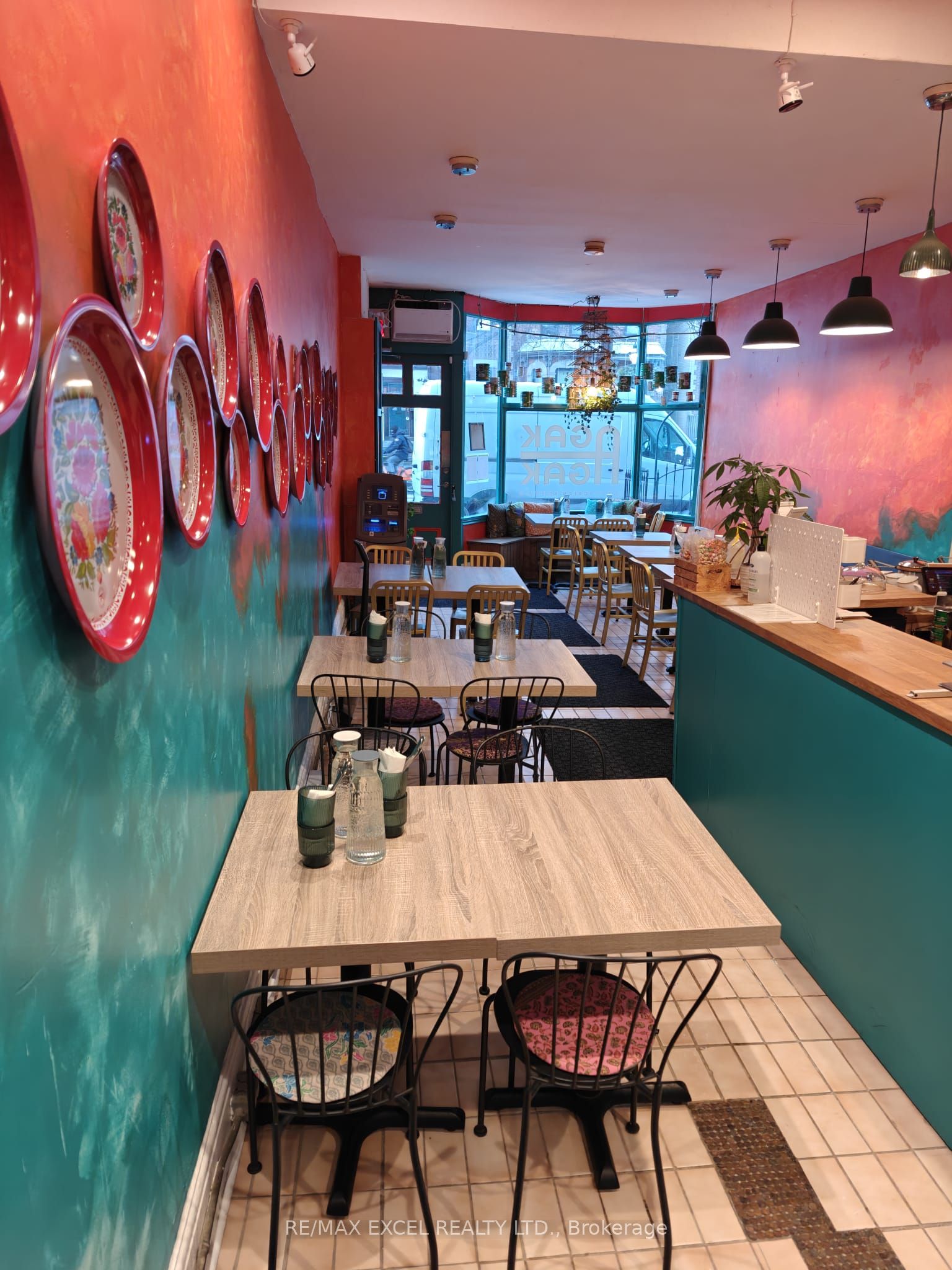 253 Gerrard Street E