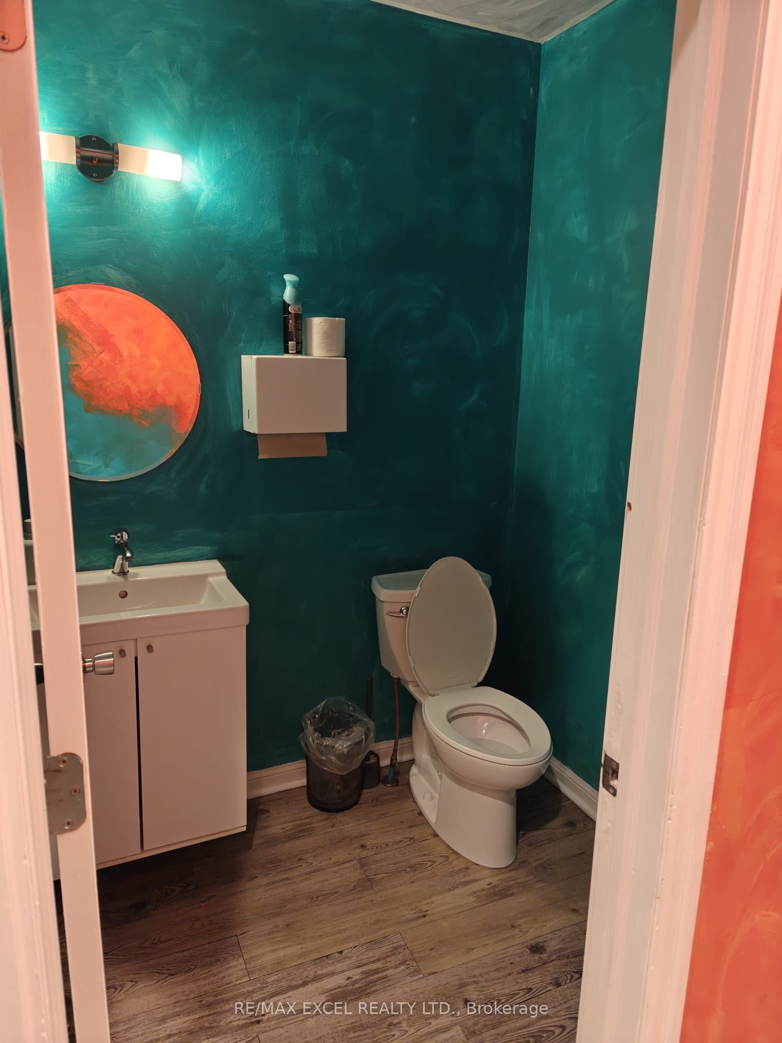 253 Gerrard Street E