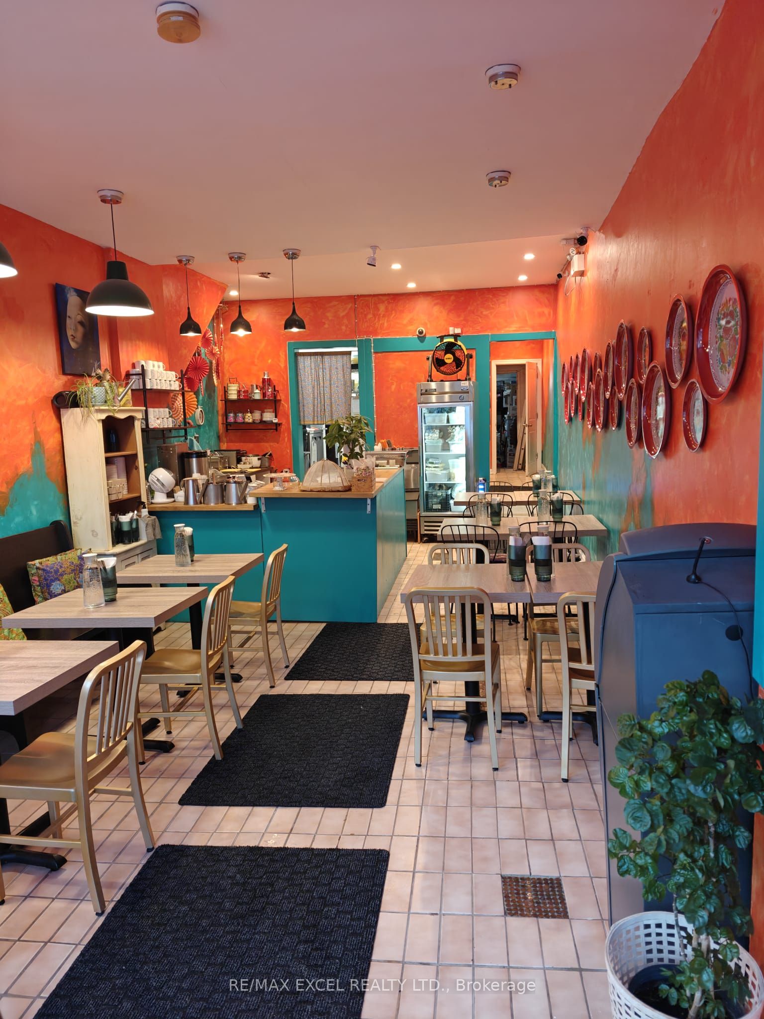 253 Gerrard Street E