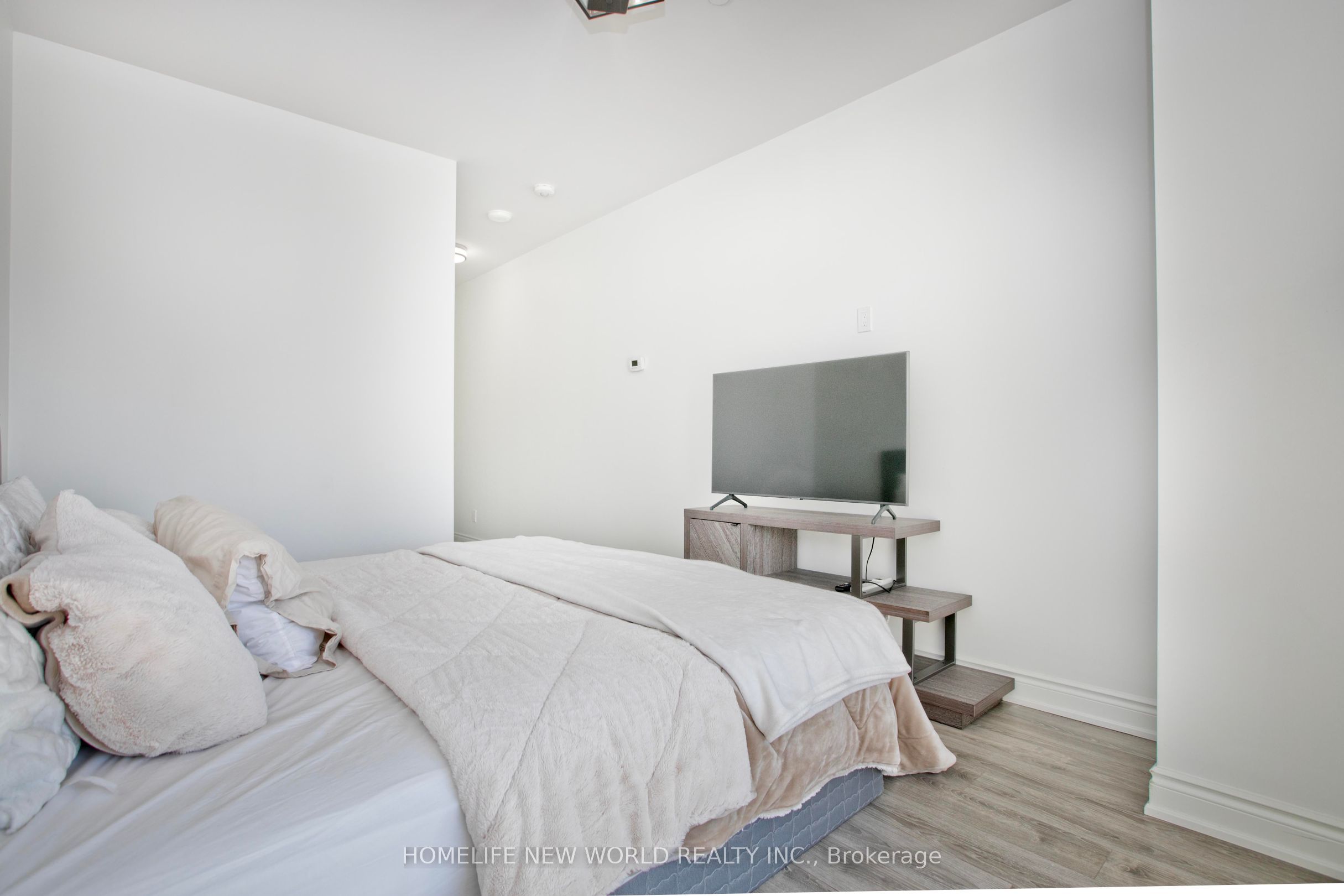 9618 Yonge Street 105