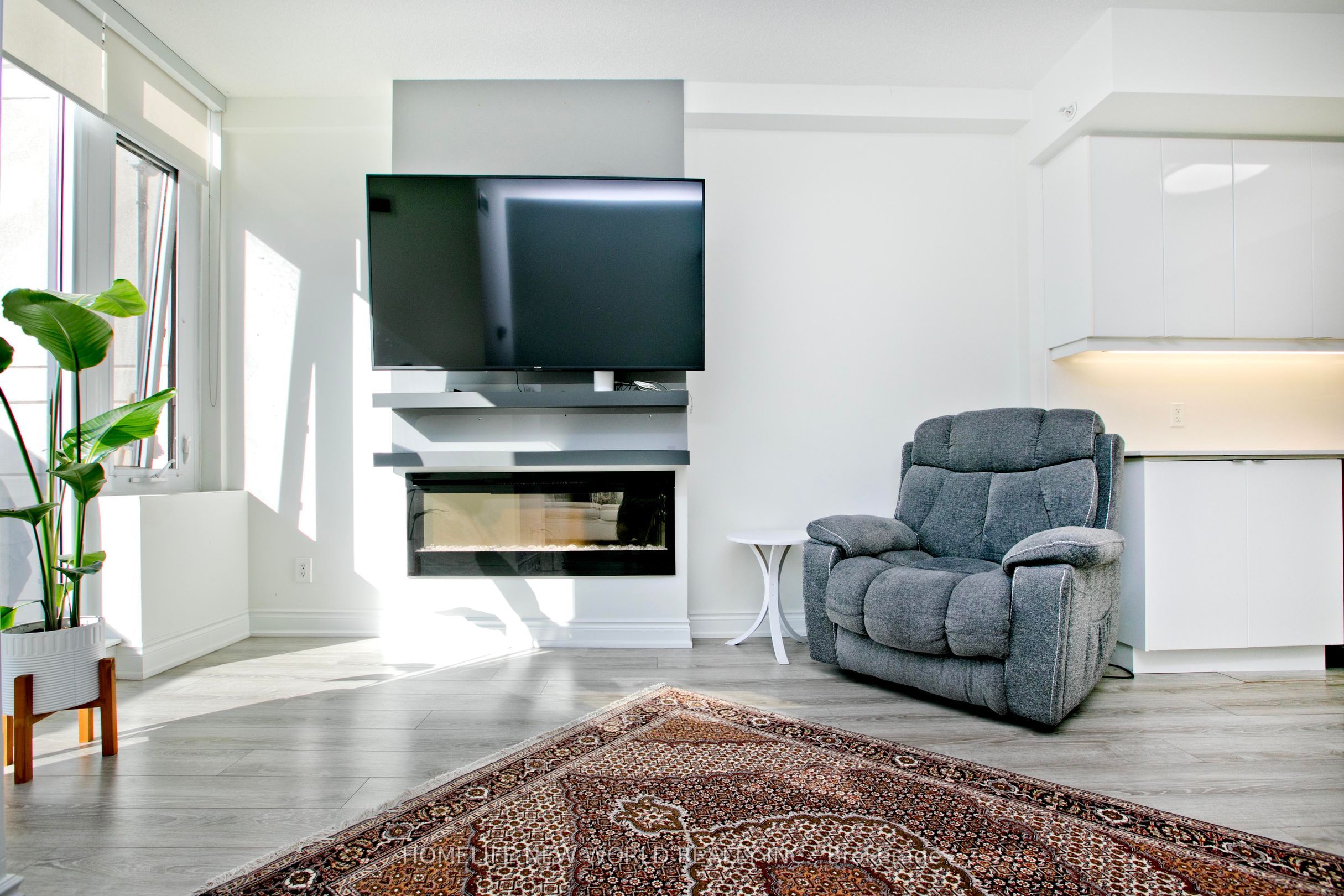 9618 Yonge Street 105