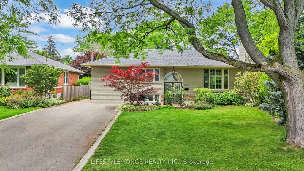 Photo of 5425 Winston Road, Burlington, ON L7L 3B3 (MLS # W13514348)
