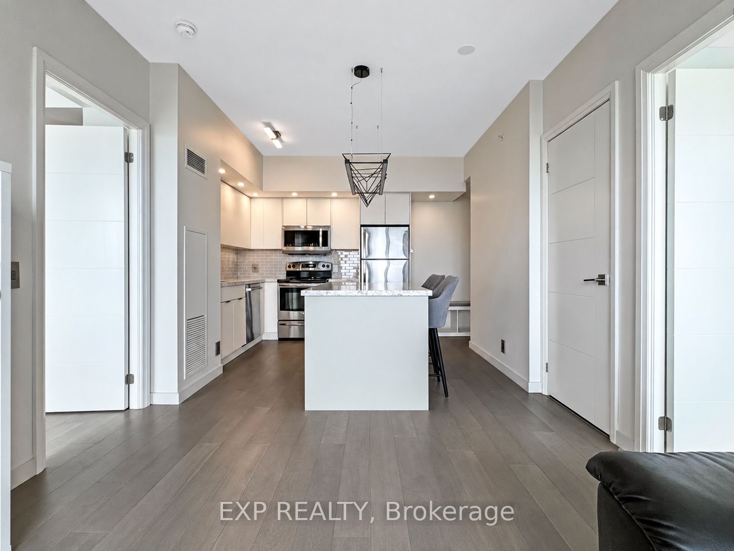 2200 Lakeshore Boulevard W 3210