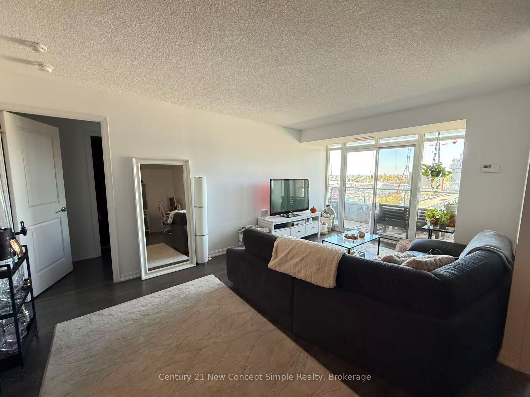 85 East Liberty Street 921