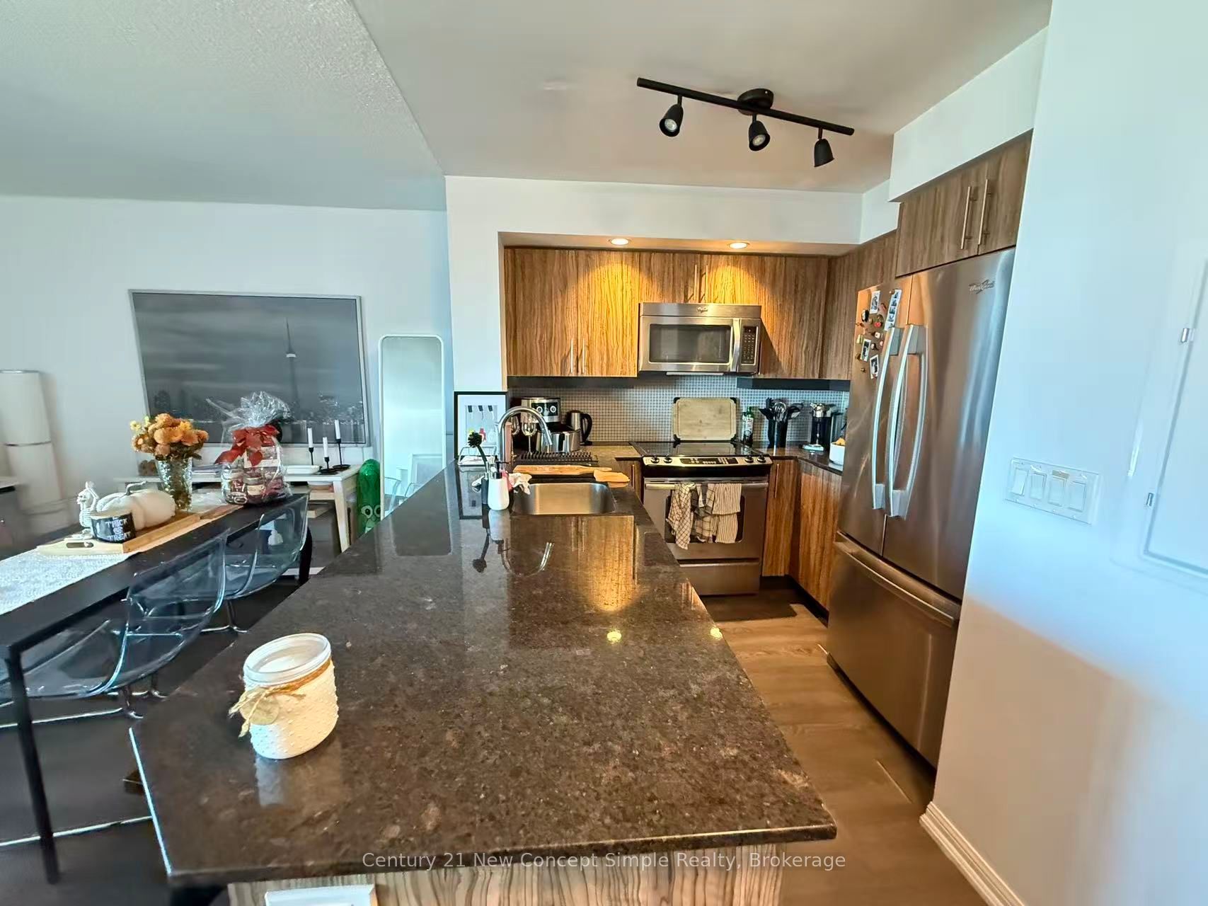 85 East Liberty Street 921