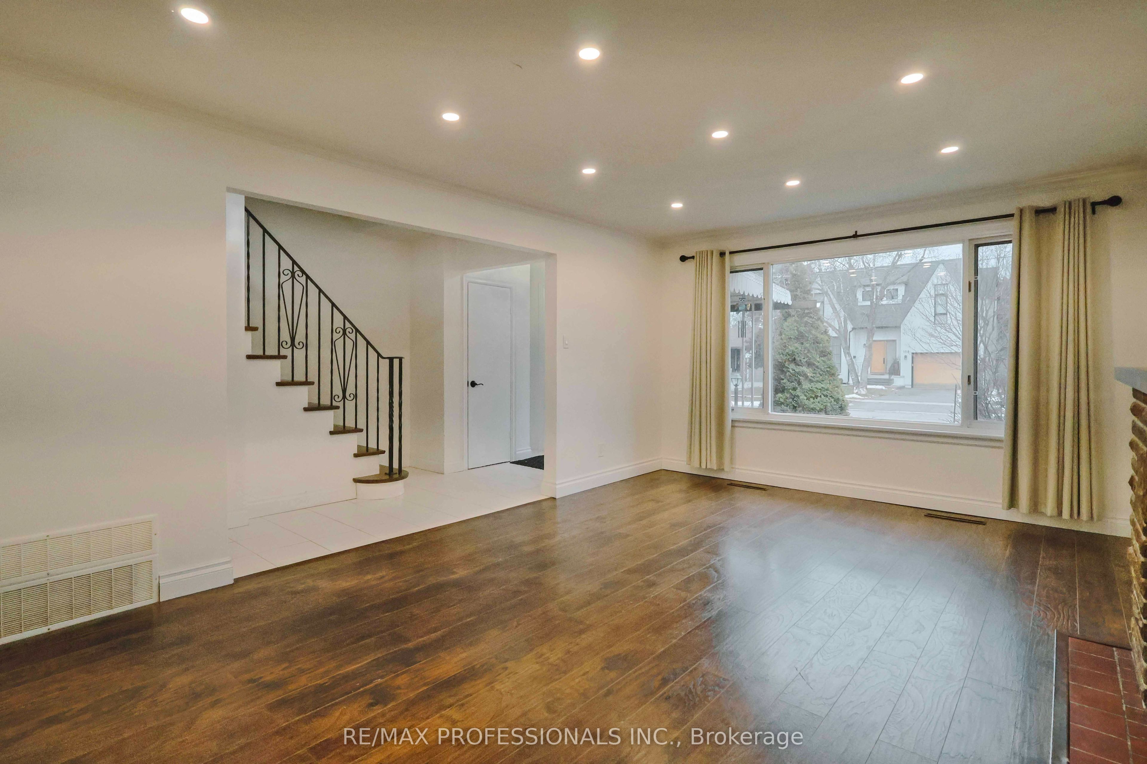 109 Botfield Avenue