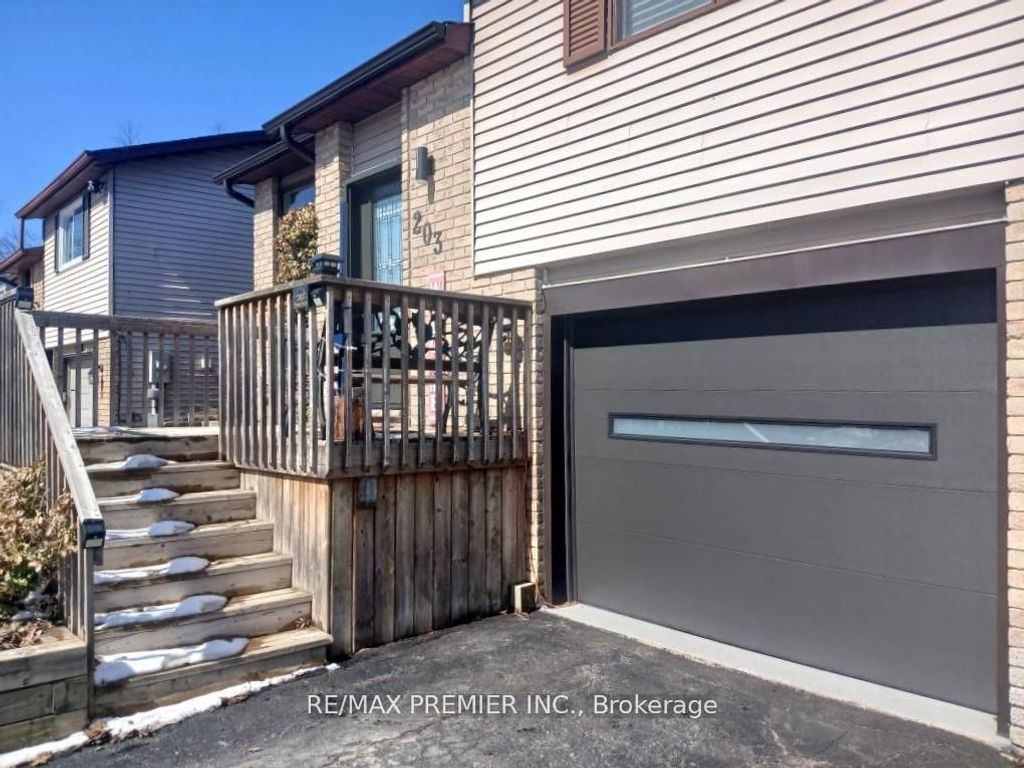 Photo of 203 Burns Circle, Barrie, ON L4N 6A5 (MLS # S13077512)
