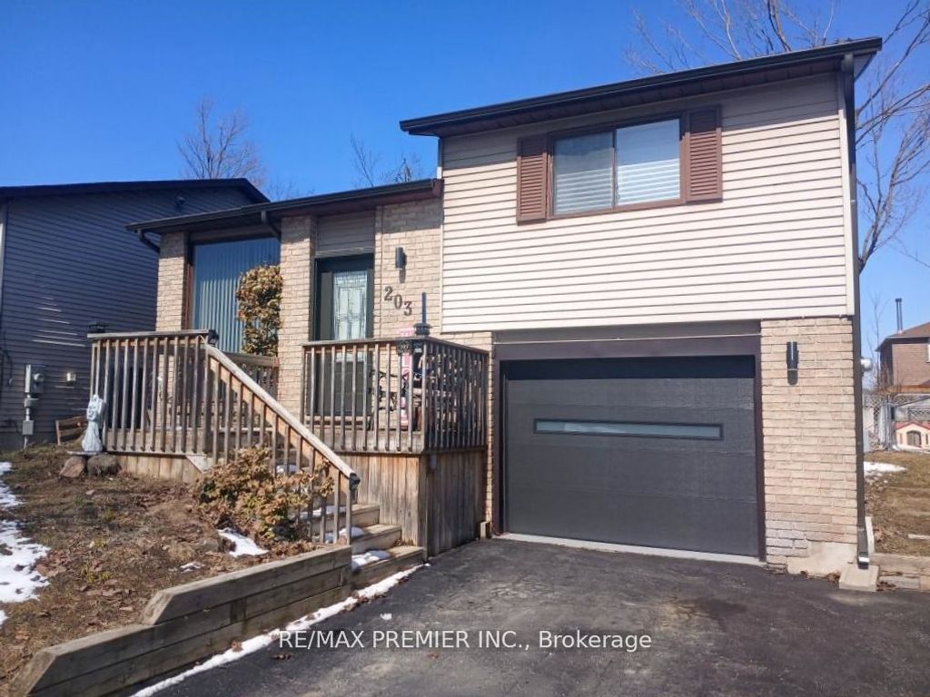 Photo of 203 Burns Circle, Barrie, ON L4N 6A5 (MLS # S13077512)