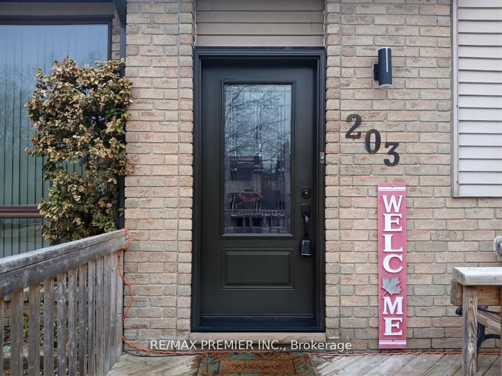 Photo of 203 Burns Circle, Barrie, ON L4N 6A5 (MLS # S13077512)
