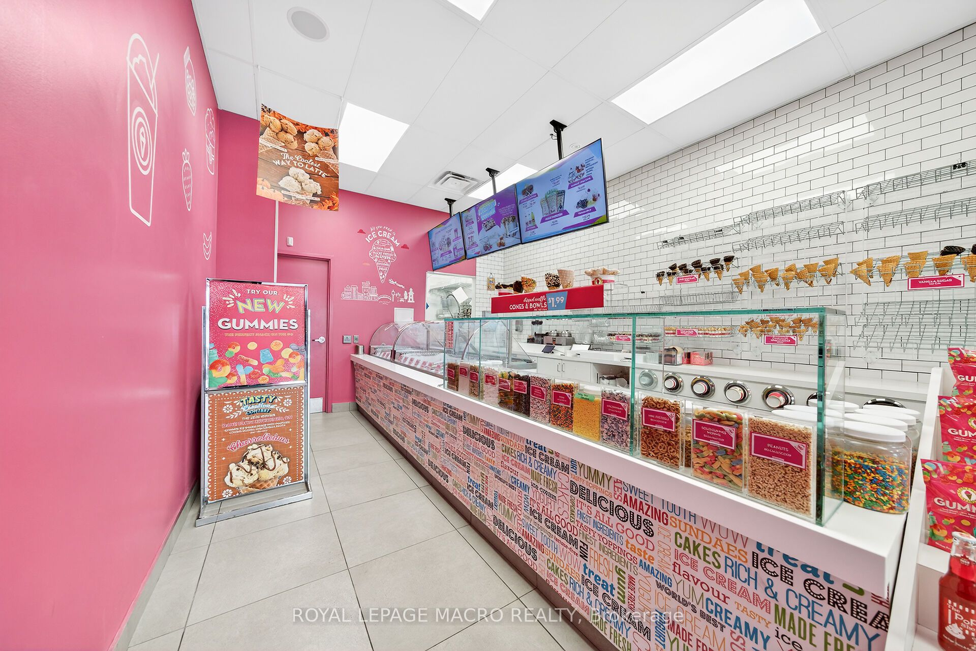 380 Dundas Street E D9