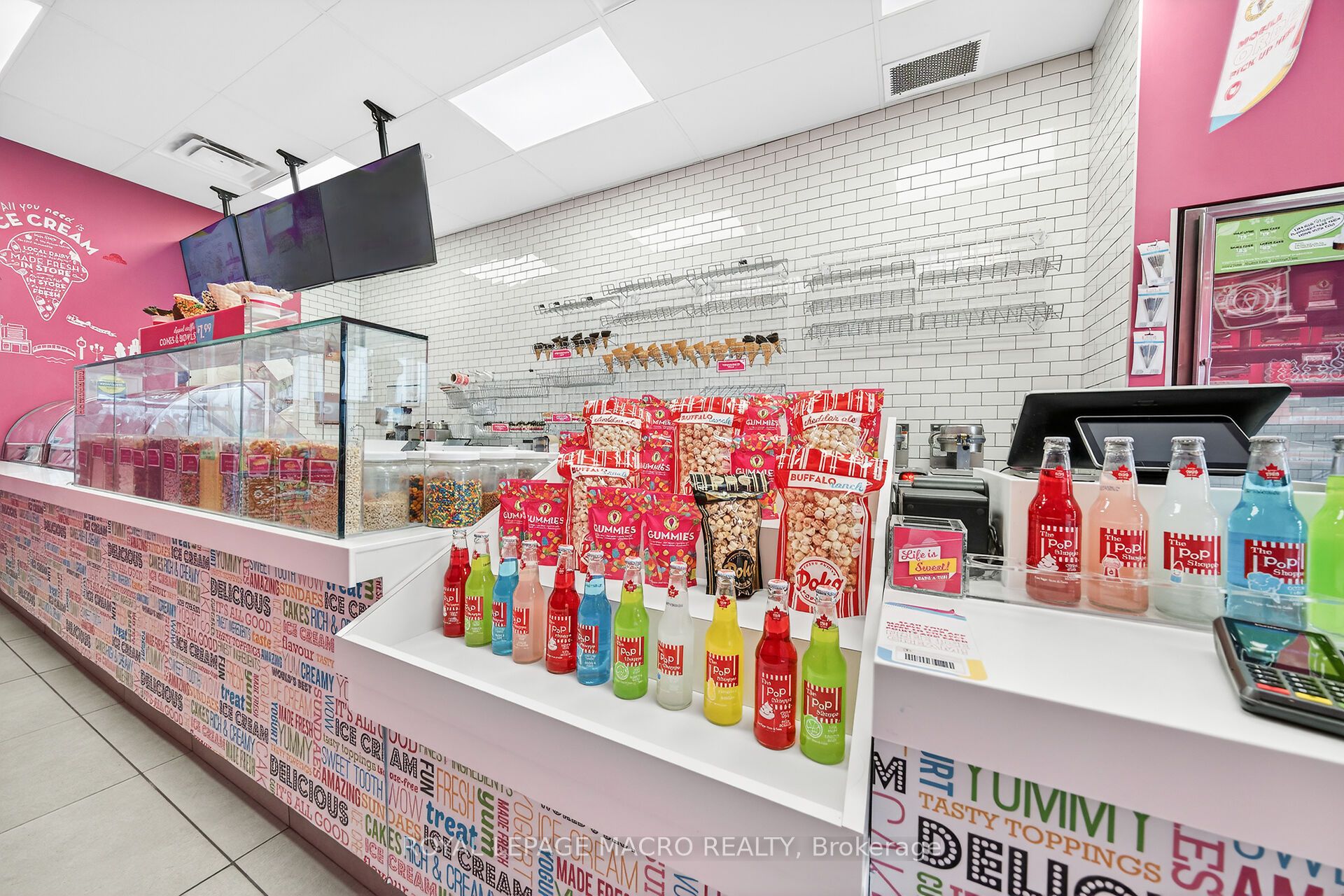 380 Dundas Street E D9