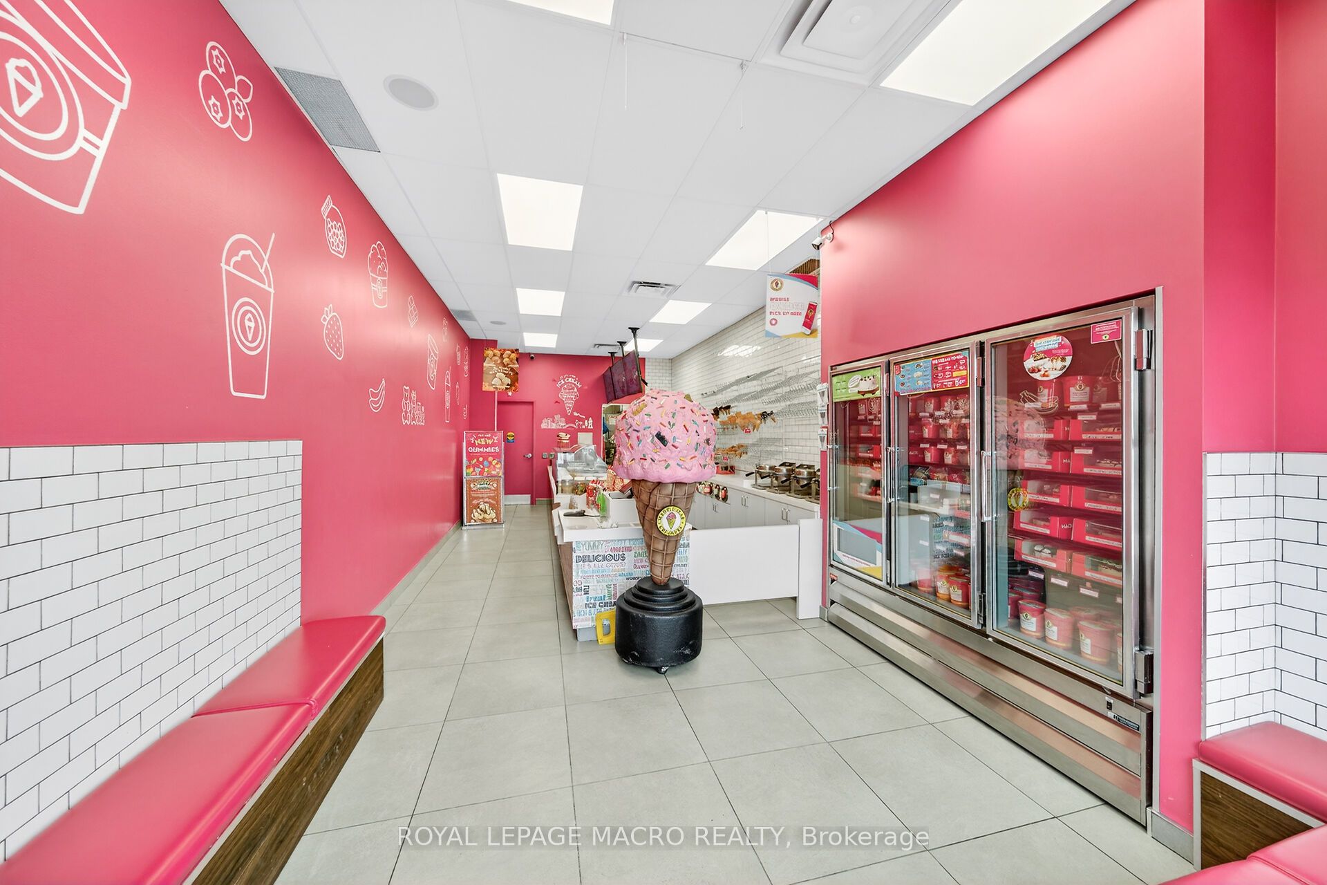 380 Dundas Street E D9