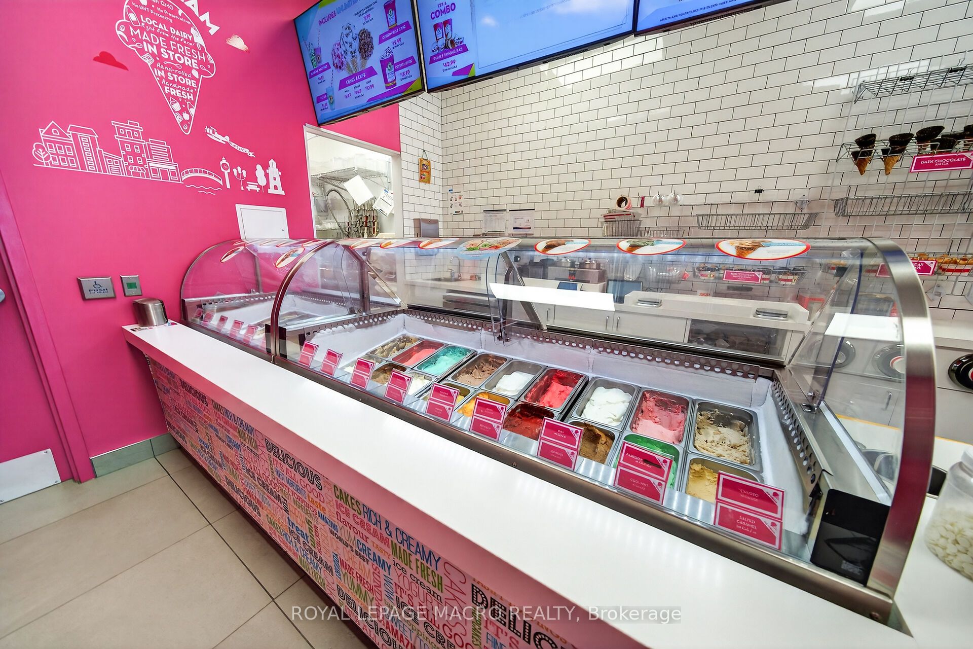 380 Dundas Street E D9