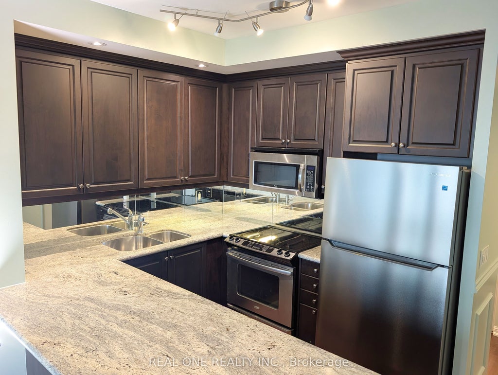 Photo of 628 Fleet Street #1015, Toronto, ON M5V 1A8 (MLS # C13705104)