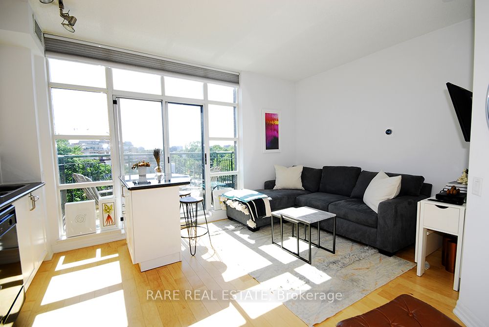 901 Queen Street W 623