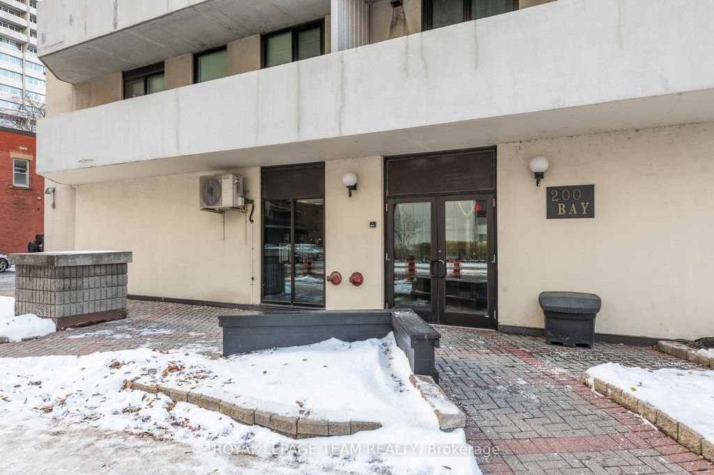 Photo of 200 Bay Street #901, Ottawa Centre, ON K1R 7W8 (MLS # X12607842)