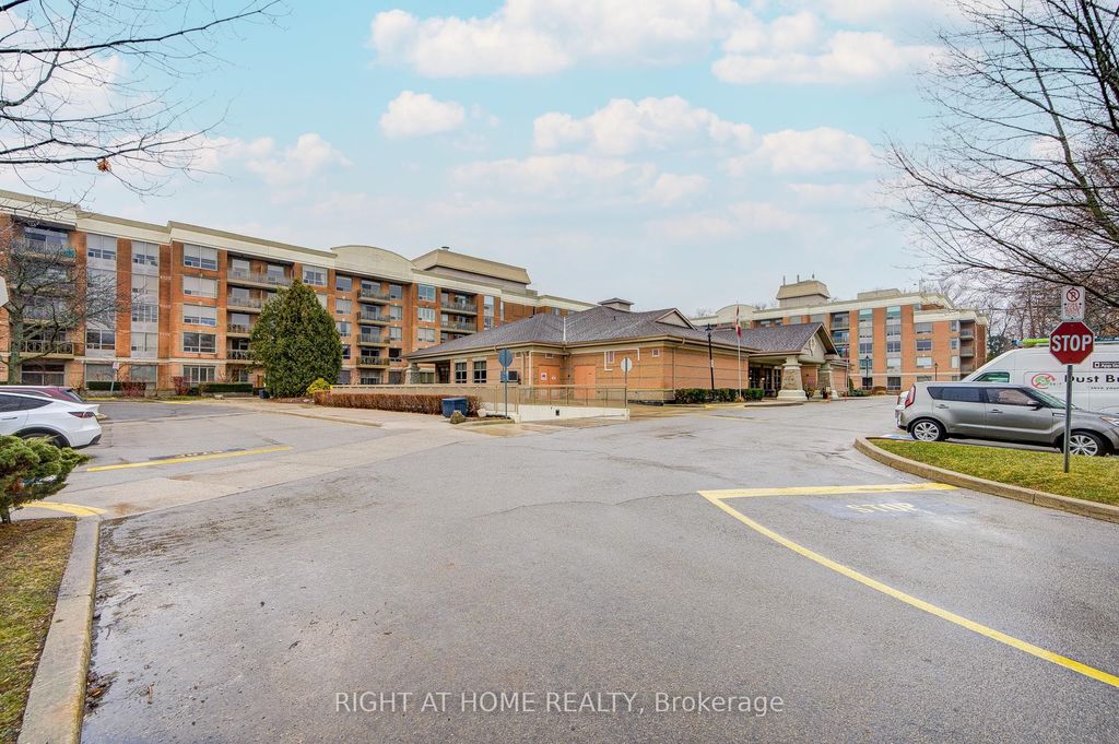 Photo of 100 Burloak Drive #2406, Burlington, ON L7L 6P6 (MLS # W12906252)