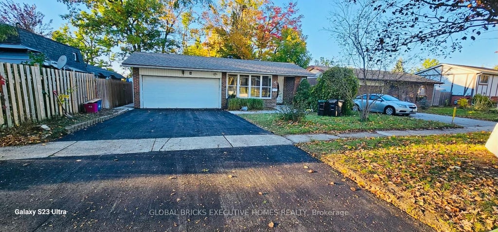 Photo of 4 Virgilwood Crescent, Barrie, ON L4M 4Y3 (MLS # S13929722)