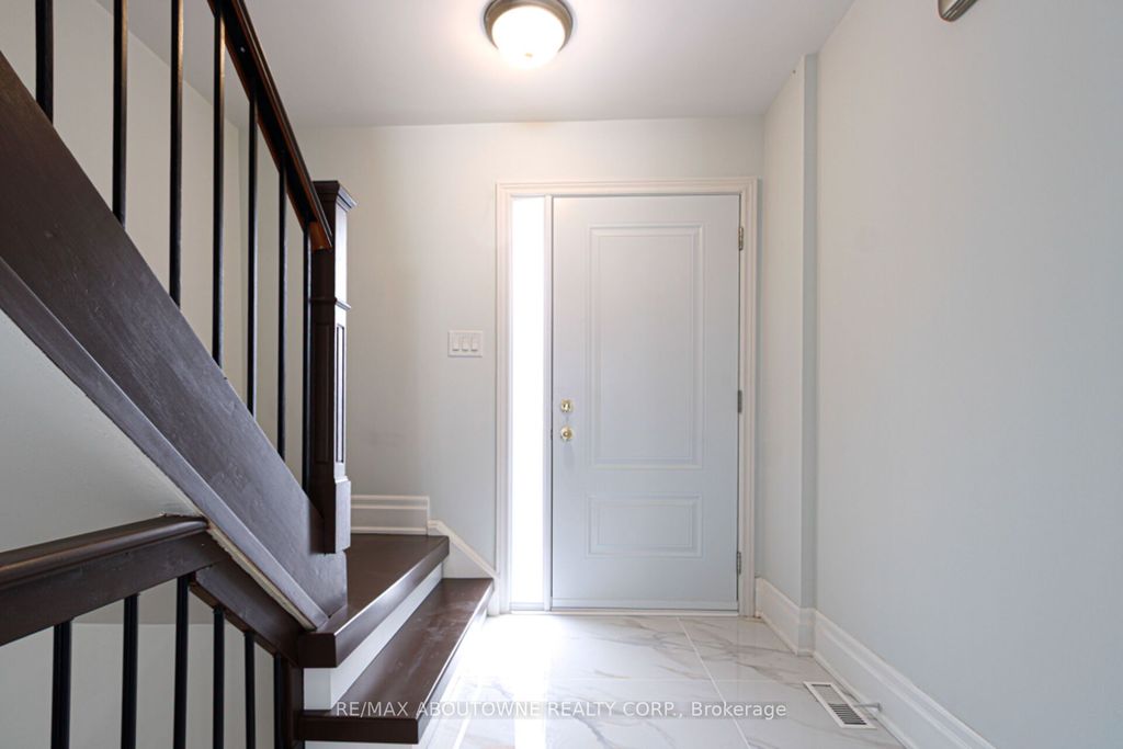 Photo of 1532 Lancaster Drive #41, Oakville, ON L6H 2Z3 (MLS # W13078420)