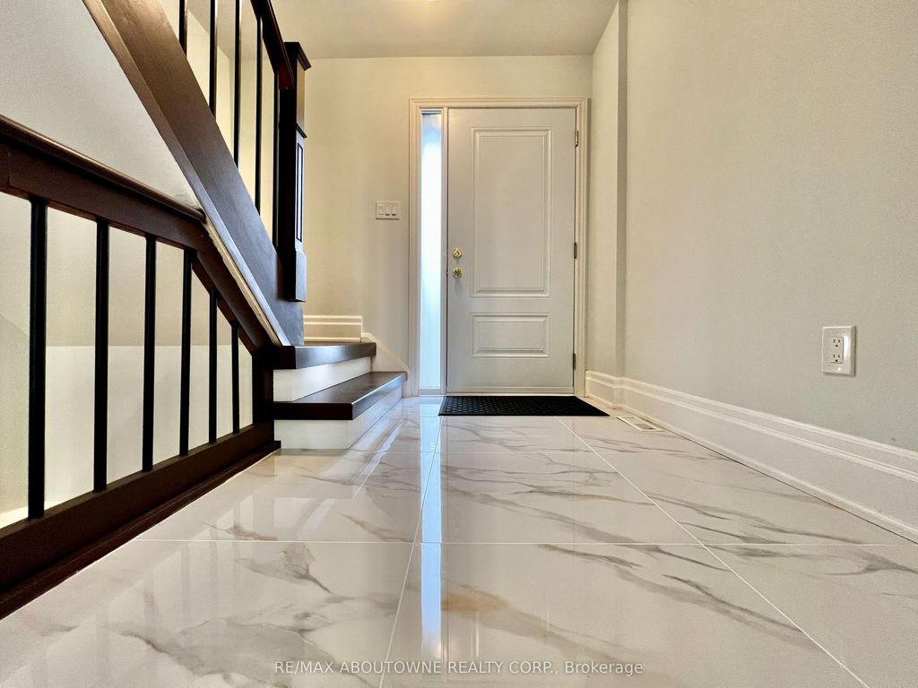 Photo of 1532 Lancaster Drive #41, Oakville, ON L6H 2Z3 (MLS # W13078420)