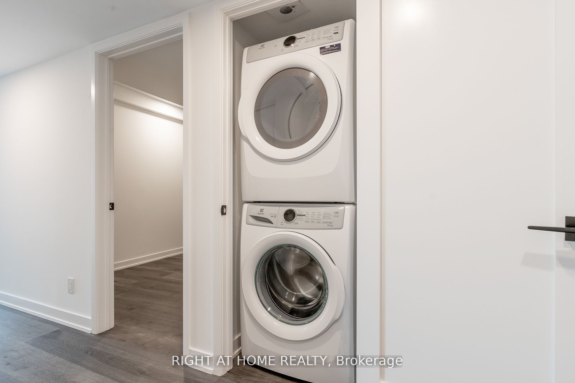 897 College Street W 416