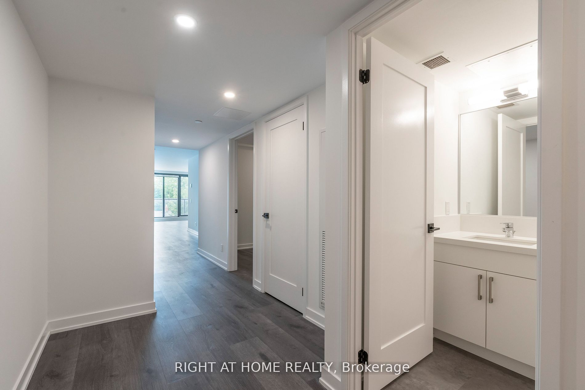 897 College Street W 416