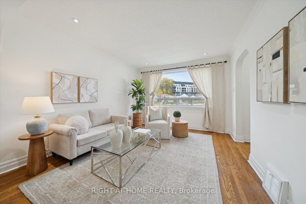 Photo of 17 Yardley Avenue, Toronto, ON M4B 2A7 (MLS # E12592966)