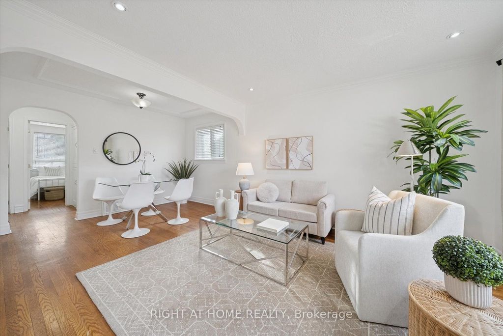 Photo of 17 Yardley Avenue, Toronto, ON M4B 2A7 (MLS # E12592966)