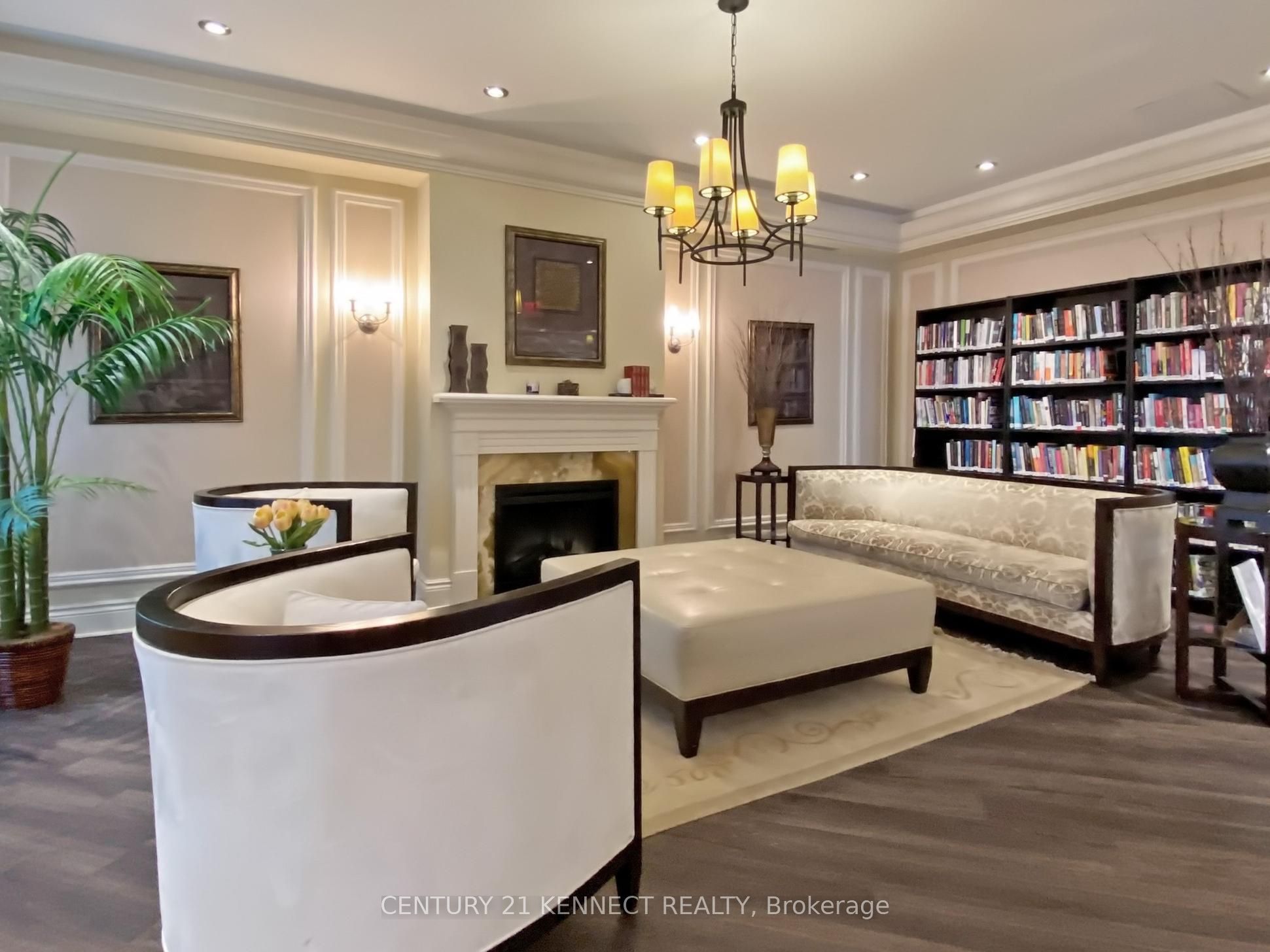 25 Earlington Avenue E 316