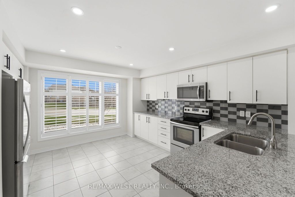 Photo of 156 Watson Parkway N #156, Guelph, ON N1E 0P6 (MLS # X13021074)